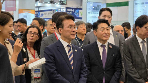 Prime Minister Kim attends the 2025 World Climate Industry EXPO