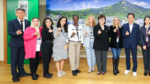 Spouses of foreign ambassadors to Korea experience Korean culture