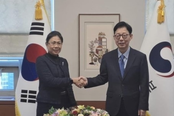 Vice Foreign Minister Park meets with his Laotian counterpart Phongsamouth Anlavan