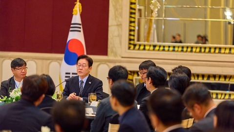 The President's New Year's press conference on January 21st... his first since returning to the Blue House.